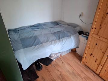 Bed twijfelaar matras en frame met verhoging