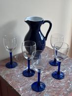 Wijnglazen op blauwe voet incl kan, glazen, glaswerk, Ophalen of Verzenden, Zo goed als nieuw, Overige typen