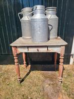 Brocante: oud boerentafeltje & 3 franse aluminium melkbussen, Ophalen