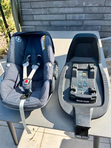 Maxi cosi familyfix2 + maxi cosi pebble pro beschikbaar voor biedingen