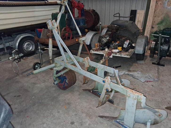 Oldtimer 2 schaar ploeg te koop, Doe-het-zelf en Verbouw, Motoren, Ophalen of Verzenden