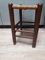 2 Houten krukjes met rieten zitting, Huis en Inrichting, Stoelen, Ophalen, Riet of Rotan, Gebruikt, Bruin