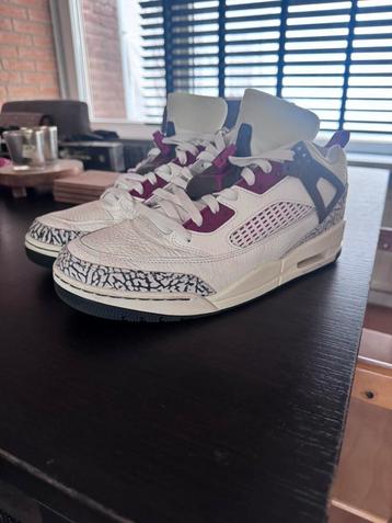 Jordan spizike beschikbaar voor biedingen