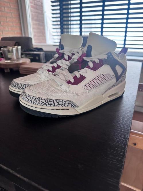 Jordan spizike, Kleding | Heren, Schoenen, Zo goed als nieuw, Sneakers of Gympen, Wit, Ophalen of Verzenden