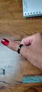 Zwarte Ring - Maat 20, Overige materialen, 20 of groter, Zwart, Ophalen of Verzenden