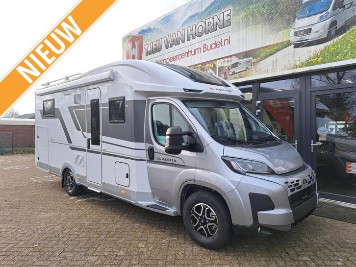 Adria Coral Plus 670 DL, Caravans en Kamperen, Campers, Bedrijf, tot en met 3, Adria, Diesel, Automaat, 7 tot 8 meter, Ringverwarming