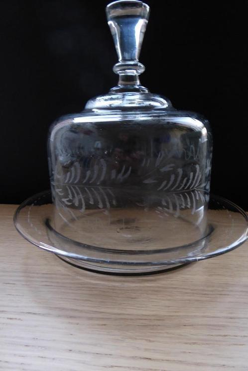 Grote antieke kristallen (kaas)stolp met geslepen decoratie, Antiek en Kunst, Antiek | Glas en Kristal, Ophalen of Verzenden