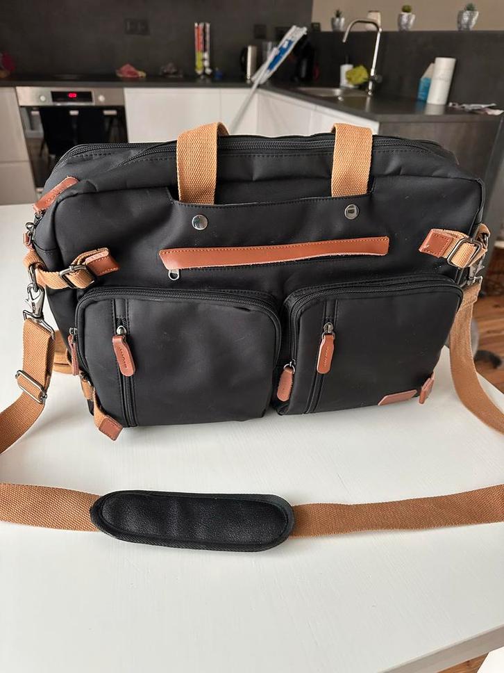 Zwarte laptoptas met bruine accenten, Sieraden, Tassen en Uiterlijk, Tassen | Rugtassen, Zo goed als nieuw, Overige merken, 40 cm of meer