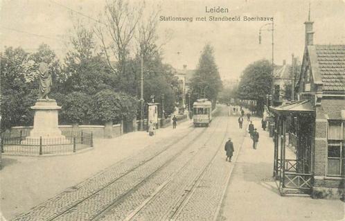(304-208-017) Leiden Stationsweg met Standbeeld Boerhaave, Verzamelen, Ansichtkaarten | Nederland, Zuid-Holland, Verzenden