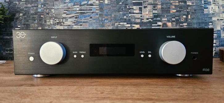 AVM A30 uit jubileumlijn te koop aangeboden, Audio, Tv en Foto, Versterkers en Receivers, Refurbished, Minder dan 60 watt, Overige merken