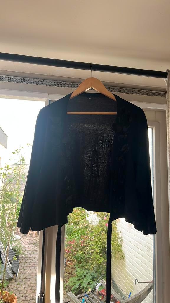 Zwart fijnbrei bolero/ wikkelvestje van Yoek., Kleding | Dames, Grote Maten, Zo goed als nieuw, Jurk, Zwart, Ophalen of Verzenden
