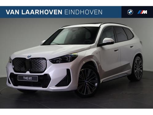 BMW iX1 eDrive20 High Executive M Sport / Panoramadak / Spor, Auto's, BMW, Bedrijf, Te koop, iX1, Alarm, Bochtverlichting, Elektrische stoelverstelling