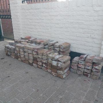 Veldbrandstenen. 100 hele, 15 driekwart, 55 halve beschikbaar voor biedingen