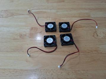Set van 4x Mini Brushless DC Fans – 12V 0.08A – 40x40mm beschikbaar voor biedingen