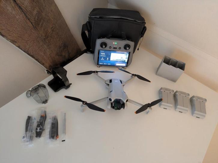 DJI Mini 4 pro combo pack fly more, Audio, Tv en Foto, Drones, Zo goed als nieuw, Ophalen of Verzenden