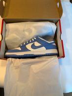 Nike Dunk low, Blauw, Nieuw, Ophalen of Verzenden, Sneakers of Gympen