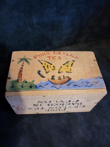 vintage houten theekistje beschikbaar voor biedingen
