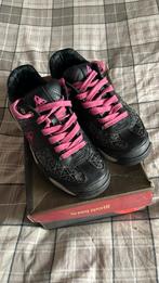 Hockeyschoenen dames/meisjes mt 38, Ophalen of Verzenden, Zo goed als nieuw, Schoenen