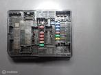 Zekeringskast  Renault Trafic / kangoo  284B77366R, Auto-onderdelen, Elektronica en Kabels, Gebruikt, Renault, Ophalen of Verzenden