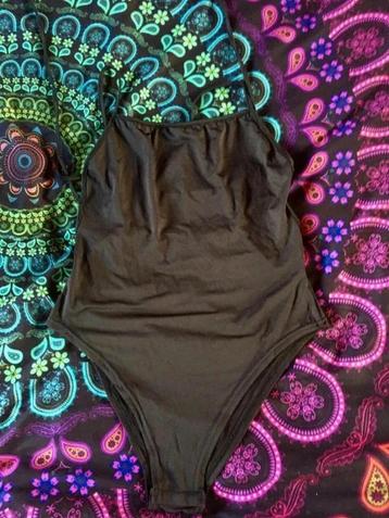 Leuk badpak met open rug en touwtjes XL nu 15€ beschikbaar voor biedingen
