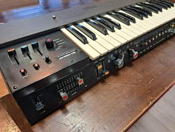 Korg Minikorg 700S vintage synthesizer 