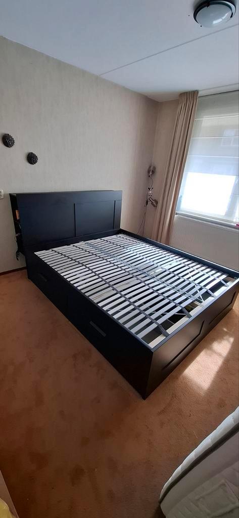 Zwart IKEA Brimnes bed 160cm + lattenbodems, Huis en Inrichting, Slaapkamer | Bedden, Gebruikt, Tweepersoons, 160 cm, 200 cm, Hout