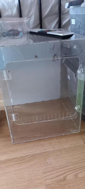 Acryl Terrarium 30-30-40 hoog beschikbaar voor biedingen
