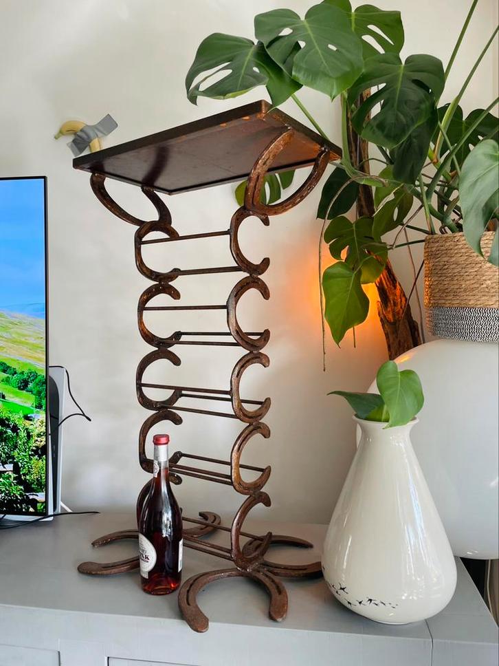 Brutalist HOEFIJZER vintage Wijnrek, Huis en Inrichting, Woonaccessoires | Wijnrekken, Zo goed als nieuw, 75 cm of meer, Metaal