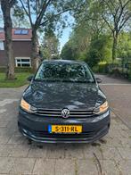 Volkswagen Touran 1.4 TSI 110KW/150PK 7-DSG 2017 Grijs, Auto's, 74 €/maand, Zwart, 4 cilinders, 1395 cc