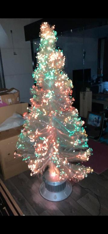 Kerstboom 180 cm. Glasvezel beschikbaar voor biedingen