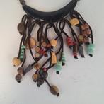 Korte ketting bruin koord met bruine en pastelgroene kralen, Sieraden, Tassen en Uiterlijk, Kettingen, Verzenden, Zo goed als nieuw