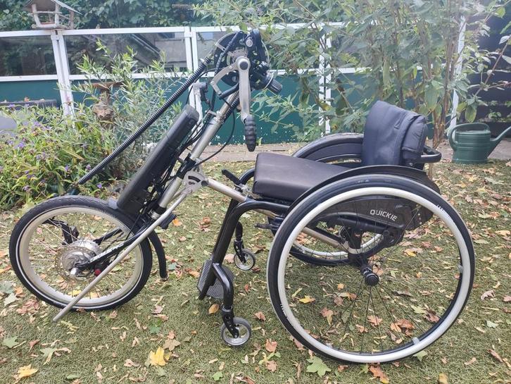 Quickie Helium rolstoel met Roam e-handbike, Diversen, Rolstoelen, Gebruikt, Duwrolstoel, Ophalen
