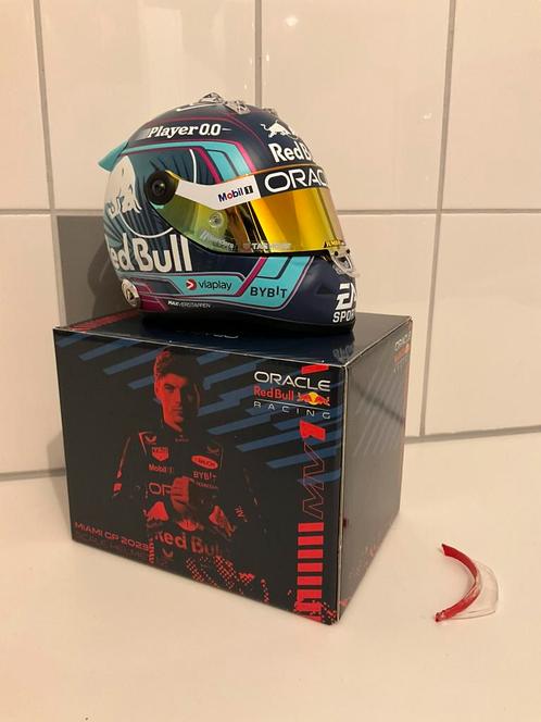 2023 Miami 1:2 Helm Max Verstappen, Verzamelen, Automerken, Motoren en Formule 1, Zo goed als nieuw, Formule 1, Ophalen of Verzenden