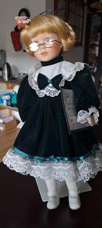 Antieke Porseleinen Pop met Muziekboek, Verzamelen, Ophalen of Verzenden, Zo goed als nieuw, Pop