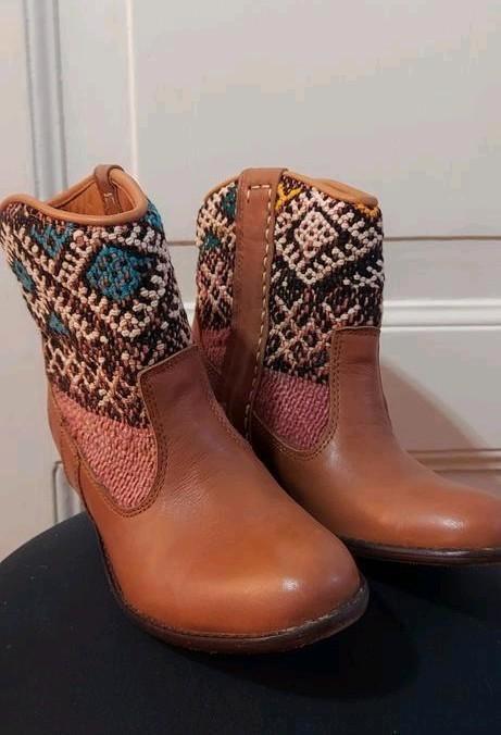 Prachtige laarsjes Kindred Spirits maat 37, Kleding | Dames, Schoenen, Zo goed als nieuw, Lage of Enkellaarzen, Zwart, Ophalen of Verzenden