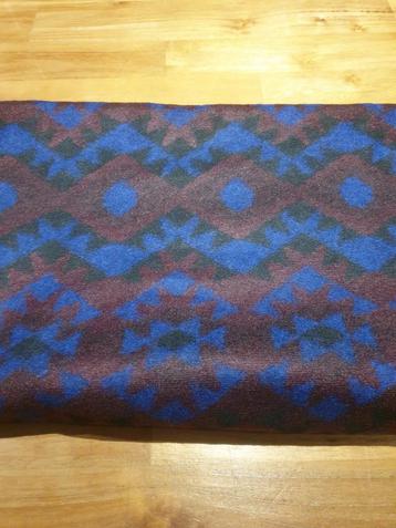 Wol jacquard bordeaux blauw beschikbaar voor biedingen