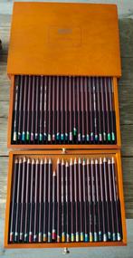 Derwent coloursoft potloden 48 stuks in houten lade kist, Hobby en Vrije tijd, Tekenen, Ophalen of Verzenden, Zo goed als nieuw