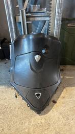 Piaggio new fly kniekap, Ophalen