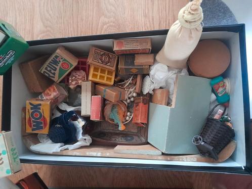 1:12 poppenhuis. MoEt Nu WEG., Verzamelen, Poppenhuizen en Toebehoren, Gebruikt, Poppenhuis, Ophalen of Verzenden