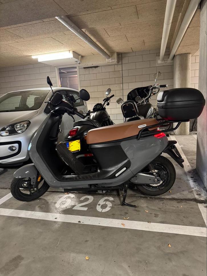 segway e110se launch edition met koffer en tel houder, Fietsen en Brommers, Snorfietsen en Snorscooters, Zo goed als nieuw, Overige merken