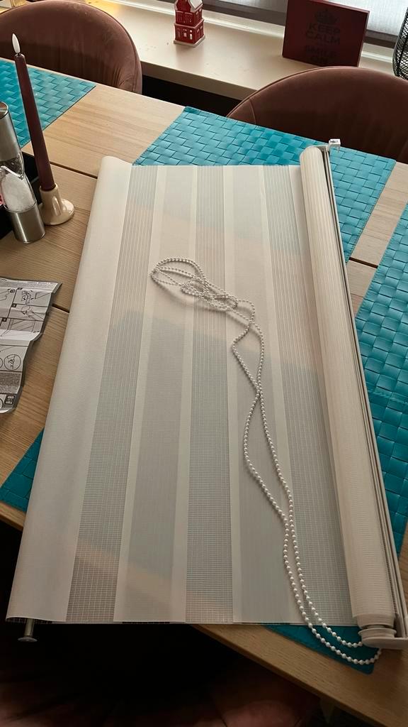 Rolgordijn - Dag & Nacht - 85-220cm - Eenvoudige Installatie, Huis en Inrichting, Stoffering | Gordijnen en Lamellen, Nieuw, 200 cm of meer