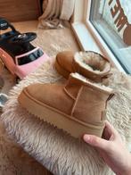 Uggs Mini Platform Maat 36 - Cognac, Kleding | Dames, Schoenen, Ophalen of Verzenden, Gedragen, Bruin, Lage of Enkellaarzen