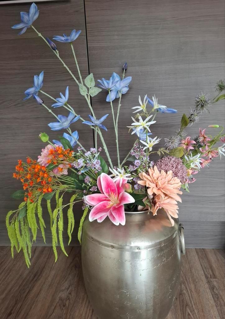 Mooi boeket kunstbloemen., Huis en Inrichting, Woonaccessoires | Kunstplanten en Kunstbloemen, Zo goed als nieuw, Binnen, Buiten