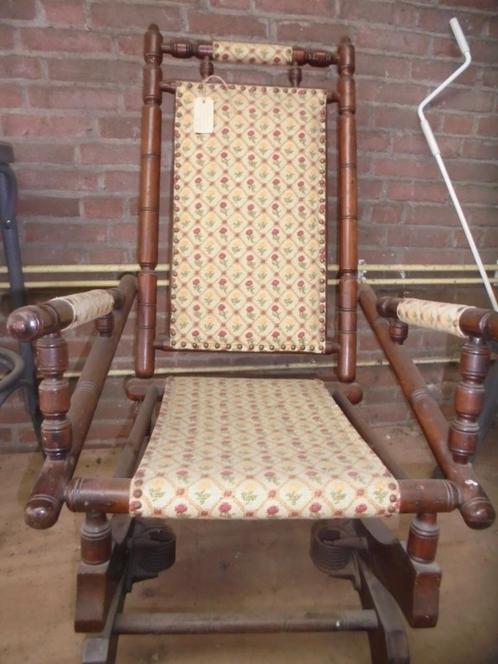 Amerikaanse Rocking Chair Notenhout zeer fraai exemplaar, Antiek en Kunst, Antiek | Meubels | Stoelen en Banken, Ophalen
