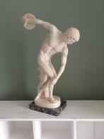 beeld met marmeren voet, Antiek en Kunst, Kunst | Beelden en Houtsnijwerken, Ophalen