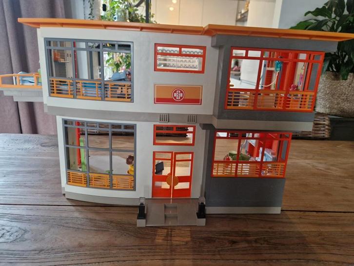 Playmobil kinder ziekenhuis 6657 bijna compleet sinterklaas, Kinderen en Baby's, Speelgoed | Playmobil, Zo goed als nieuw, Complete set