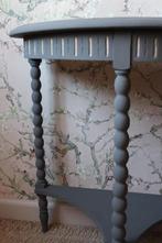 Bijzettafeltje half rond kleur grijs met oude details, Ophalen