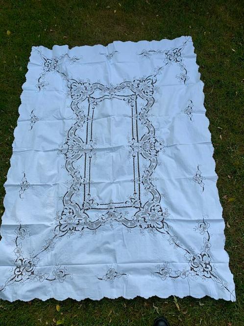 Prachtig groot vintage tafelkleed met 6 servetten, Huis en Inrichting, Tafelkleden, Zo goed als nieuw, Rechthoek, Binnen, Buiten