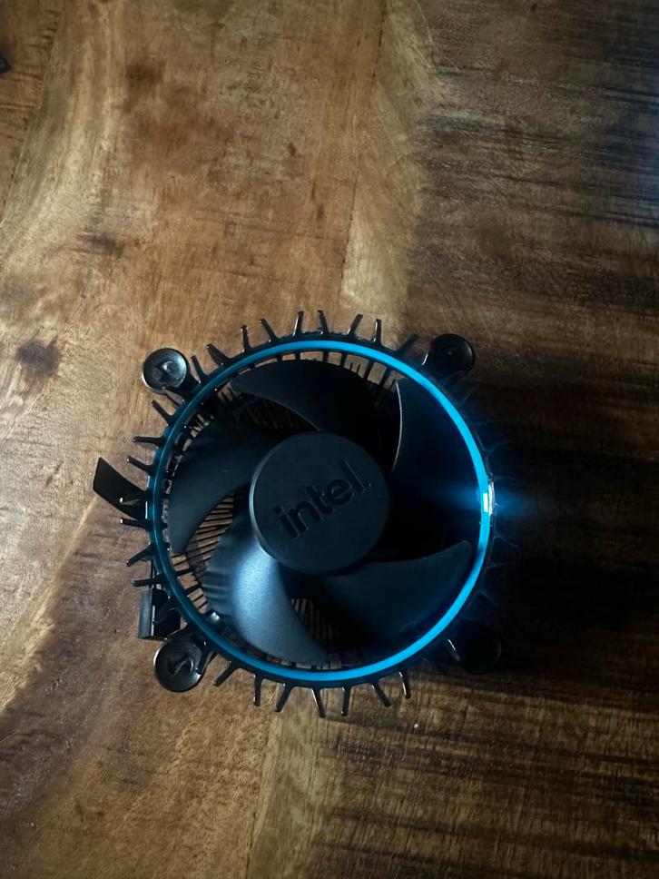 Intel Core i7 13700F - 16 Core CPU, Computers en Software, Processors, Zo goed als nieuw, 16-core, 4 Ghz of meer, Ophalen of Verzenden