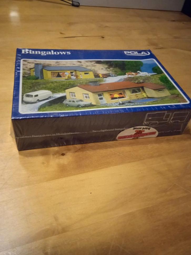 N Spoor twee Bungalows Pola N225, Hobby en Vrije tijd, Modeltreinen | N-Spoor, Zo goed als nieuw, Brug, Tunnel of Gebouw, Gelijkstroom of Wisselstroom